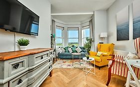 Bright Apt Steps From The Beach - Dunluce Park 3